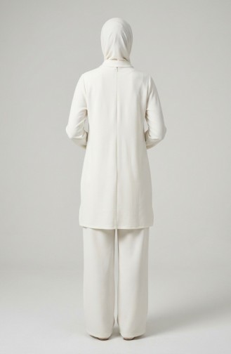 طقم مكون من قطعتين، سترة وبنطال، مزين بشعار، أبيض، 0231-02 0231-02