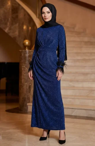 Glitterende Avondjurk Met Gedrapeerde Hijab En Veren Model 5705-04 Indigo 5705-04
