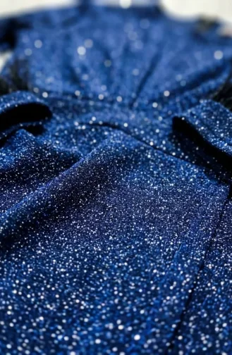 Glitterende Avondjurk Met Gedrapeerde Hijab En Veren Model 5705-04 Indigo 5705-04
