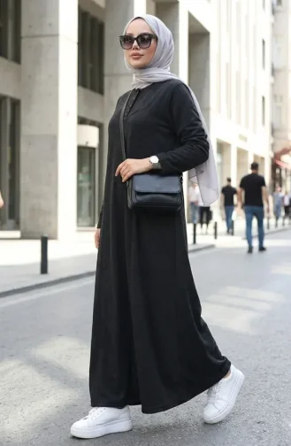 Robe D`hiver Modeste En Maille Noire Avec Boutons Décoratifs 2184-01 2184-01