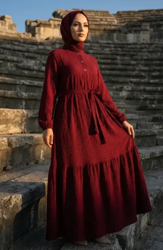 Hijab-Kleid Mit Gürtel Aus Crinkle-Stoff Modell 2236-03 Kirschrot 2236-03