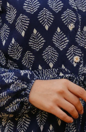Robe Hijab En Viscose à Demi-boutons Et Motif Feuilles 2200-05 Bleu Marine 2200-05