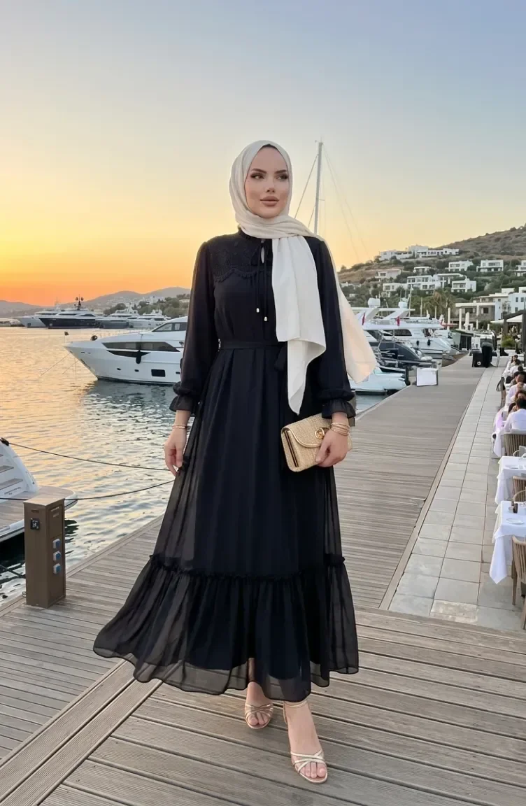 Güpür Detaylı Kuşaklı Şifon Elbise 50019-01 Siyah