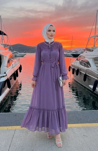 Robe En Mousseline Ceinturée Avec Détails En Guipure 50019-03 Violet 50019-03