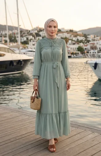 Robe En Mousseline De Soie à Ceinture Et Détails Guipure 50019-05 Vert Clair 50019-05