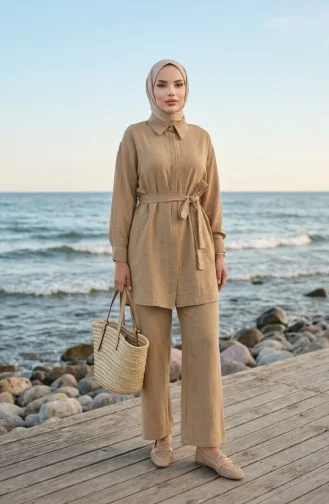 Ensemble Deux Pièces En Lin Avec Col De Chemise Et Ceinture Couleur Vison Référence 71199-04 71199-04
