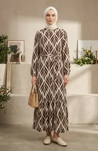Kleid Aus Crêpe-Stoff Mit Raffungen Und Gürtel 0501-02 Braun/Ecru 0501-02