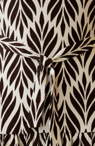 Kleid Aus Crêpe-Stoff Mit Raffungen Und Gürtel 0501-02 Braun/Ecru 0501-02