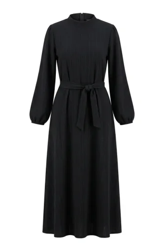 Kleid Mit Gürtel Und Elastischen Ärmeln 2261-02 Schwarz 2261-02