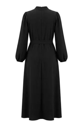 Kleid Mit Gürtel Und Elastischen Ärmeln 2261-02 Schwarz 2261-02