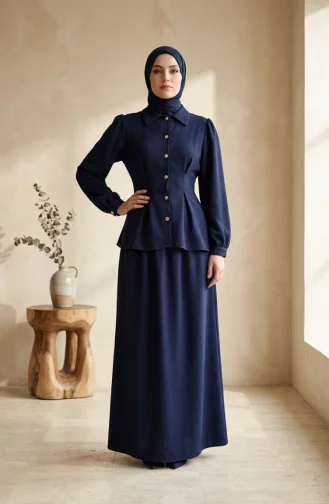 طقم مكون من قطعتين من الكتان، بلوزة وتنورة بأزرار، لون كحلي 0277-04 0277-04
