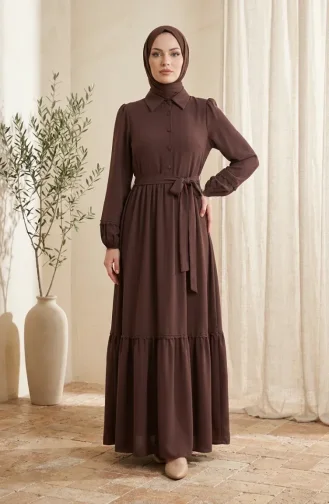 Kleid Mit Spitzendetails Und Gürtel Farbe: Milchkaffee Modell 5086-08 5086-08