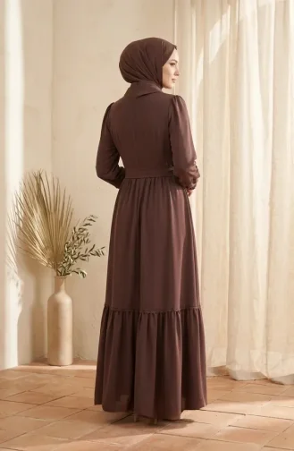 Kleid Mit Spitzendetails Und Gürtel Farbe: Milchkaffee Modell 5086-08 5086-08