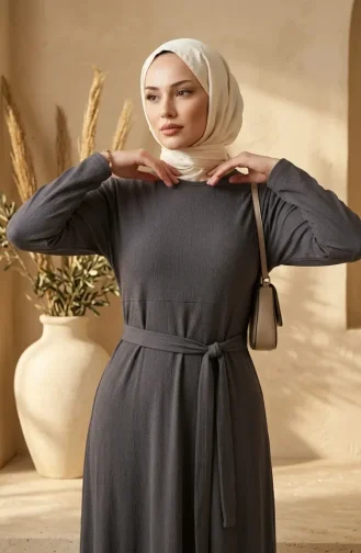 Kleid Aus Crêpe-Stoff Mit Gürtel 0509-06 Grau 0509-06