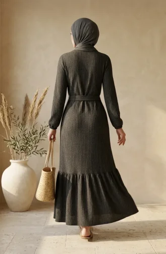 Kleid Aus Bubble-Stoff Mit Elastischen Ärmeln Und Gürtel Farbe: Rauchgrau Modell 0510-02 0510-02