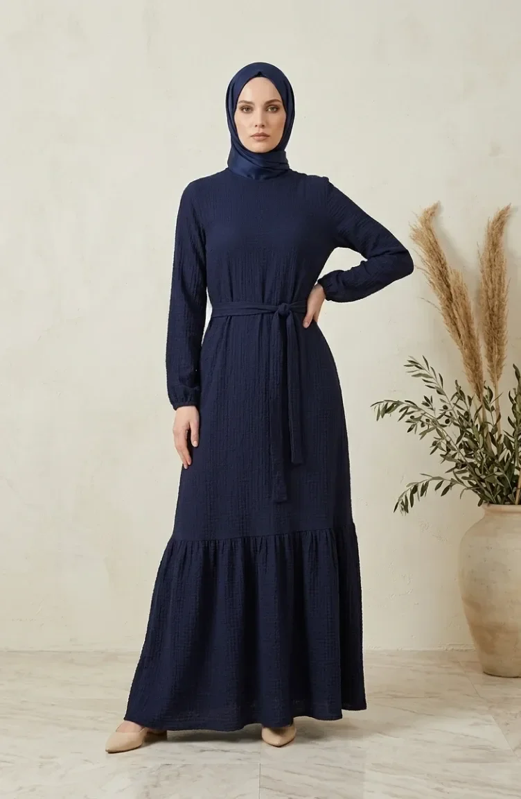 Kleid Aus Bubble-Stoff Mit Elastischen Ärmeln Und Gürtel 0510-05 Marineblau 0510-05