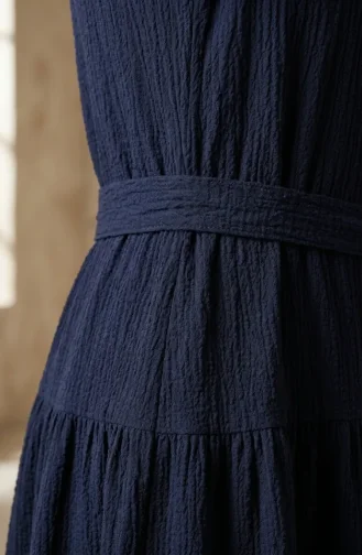 Kleid Aus Bubble-Stoff Mit Elastischen Ärmeln Und Gürtel 0510-05 Marineblau 0510-05