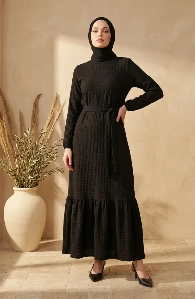 Kleid Aus Bubble-Stoff Mit Elastischen Ärmeln Und Gürtel 0510-06 Schwarz 0510-06
