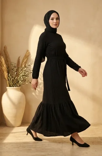 Kleid Aus Bubble-Stoff Mit Elastischen Ärmeln Und Gürtel 0510-06 Schwarz 0510-06