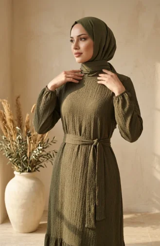 Kleid Aus Bubble-Stoff Mit Elastischen Ärmeln Und Gürtel Farbe 0510-07 Khaki 0510-07