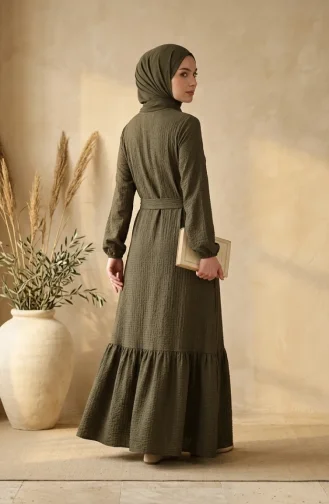Kleid Aus Bubble-Stoff Mit Elastischen Ärmeln Und Gürtel Farbe 0510-07 Khaki 0510-07