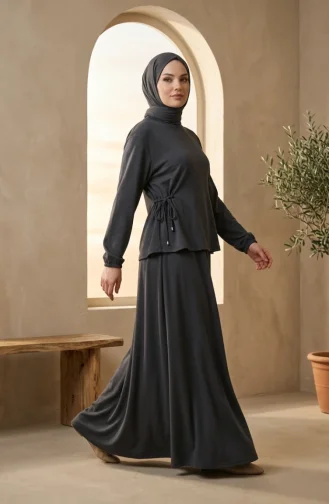Ensemble Hijab Deux Pièces Oysho En Tissu Anthracite Composé D`un Chemisier Et D`une Jupe à Lacets Référence 5660-03 5660-03