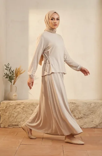 Ensemble Hijab Deux Pièces Oysho En Tissu Beige Composé D`un Chemisier Et D`une Jupe à Lacets Référence 5660-04 5660-04