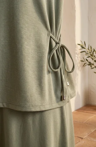 Ensemble Hijab Deux Pièces Oysho En Tissu Kaki Composé D`un Chemisier Et D`une Jupe à Lacets Référence 5660-05 5660-05
