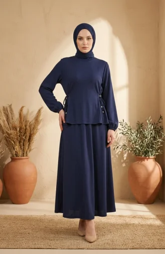 Ensemble Hijab Deux Pièces Oysho En Tissu Bleu Marine Composé D`un Chemisier Et D`une Jupe à Lacets 5660-07