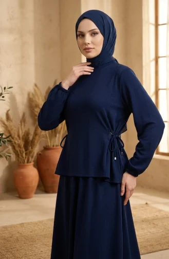 Ensemble Hijab Deux Pièces Oysho En Tissu Bleu Marine Composé D`un Chemisier Et D`une Jupe à Lacets 5660-07