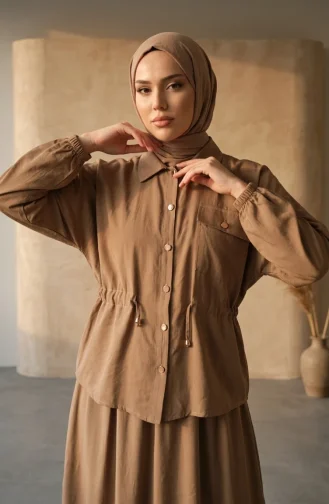 طقم مكون من قطعتين: بلوزة وتنورة بأزرار وحزام، 0318-05 توبراك 0318-05