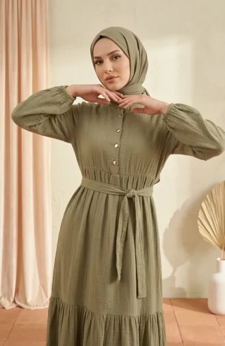 فستان بياقة صينية وحزام بنصف أزرار 0302-11 أخضر كاكي فاتح 0302-11