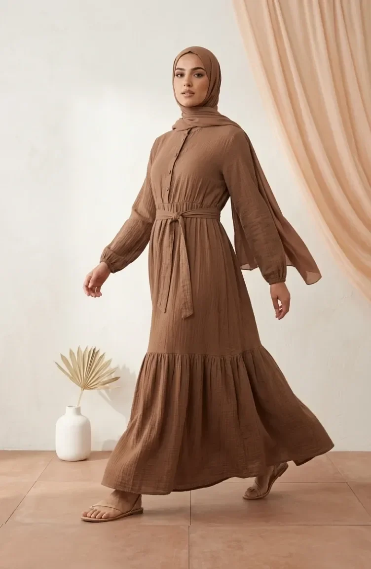 Kleid Mit Stehkragen Halber Knopfleiste Und Gürtel Farbe: Milchkaffee Modell 0302-13 0302-13
