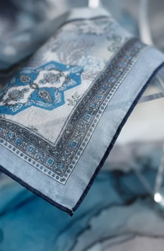 Bernsteinfarbener Schal Mit Blumenmuster 70359-03 Blau 70359-03