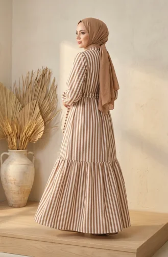 Robe Hijab Rayée En Lin Avec Taille élastique Et Ceinture 0323-03 Marron 0323-03