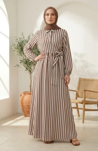 Robe Hijab En Lin Rayé à Taille élastique Et Liens Latéraux 0322-03 Marron 0322-03