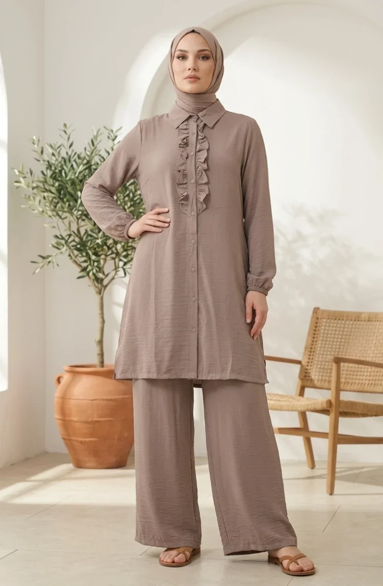 Ensemble Hijab Deux Pièces Composé D`une Tunique à Col Volanté Et D`un Pantalon Référence 2278-02 Vison 2278-02