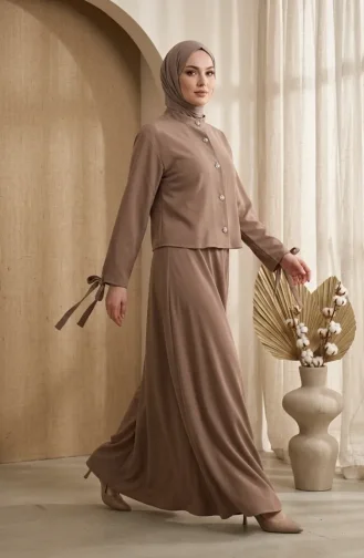 Zweiteiliges Hijab-Set Mit Bluse Und Rock Mit Knopfdetails Farbe: Nerz Modell 5658-05 5658-05
