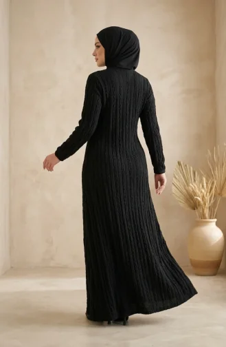 Hijab-Kleid Mit Rüschen Und Elastischen Ärmeln Modell 0560-04 Schwarz 0560-04