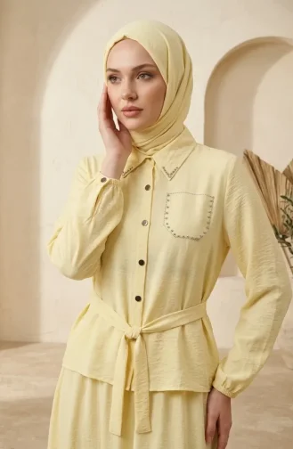 طقم حجاب مكون من قطعتين مزين بأزرار وتفاصيل حجرية، لون أصفر، رقم الموديل 0329-01 0329-01