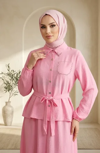 طقم حجاب من قطعتين مزين بأزرار وتفاصيل حجرية، لون وردي، رقم الموديل 0329-06 0329-06