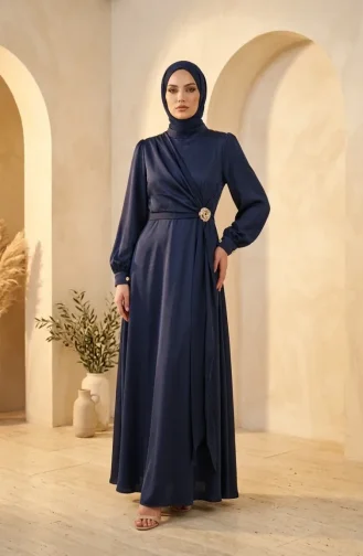 Saten Kumaş Belde Broşlu Tesettür Abiye Elbise 5811-01 Lacivert