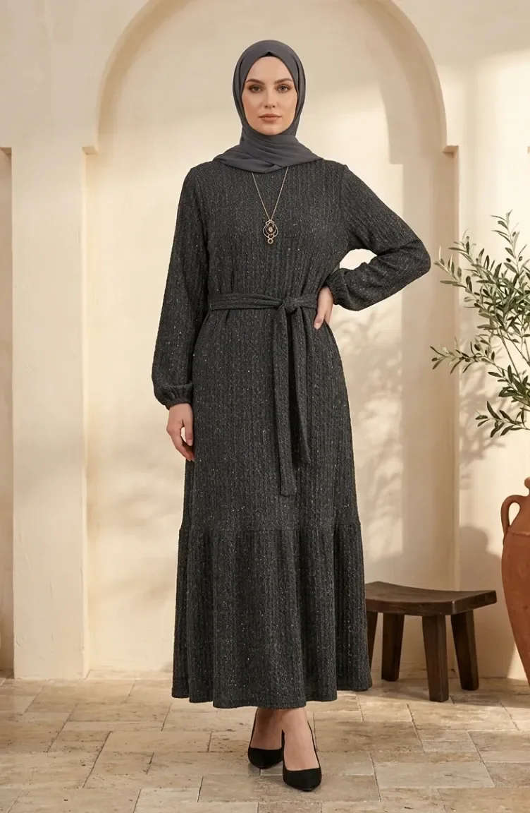 Robe Hijab En Tissu à Bulles Avec Détail De Collier Et Ceinture 0575-02 Anthracite 0575-02