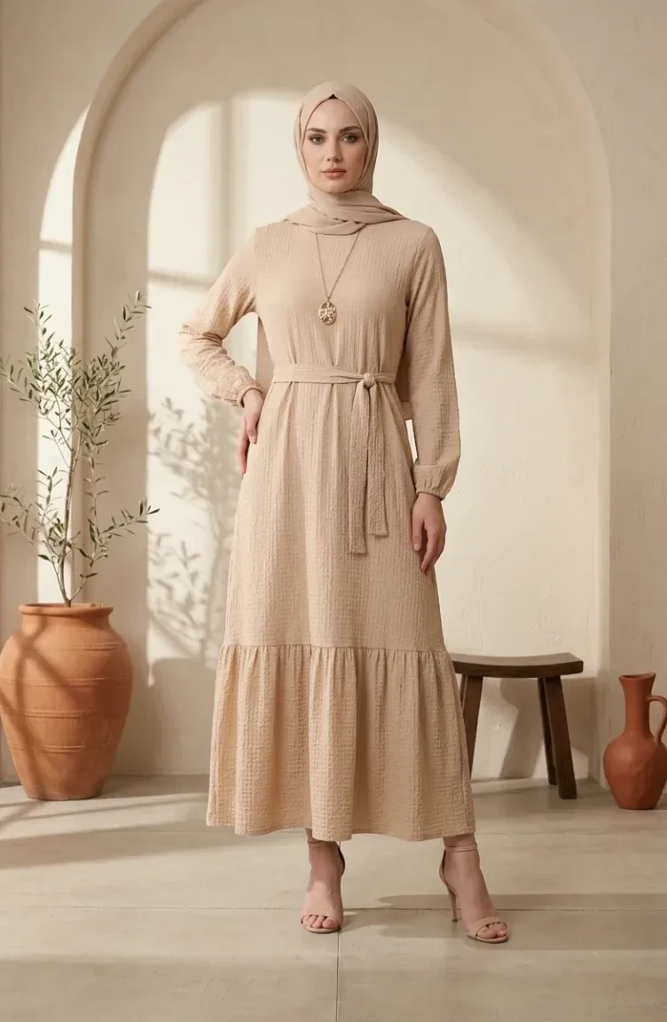Robe Hijab En Tissu à Bulles Avec Collier Et Ceinture Beige 0575-06 0575-06