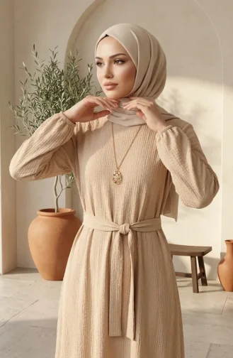Robe Hijab En Tissu à Bulles Avec Collier Et Ceinture Beige 0575-06 0575-06