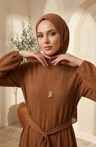 Robe Hijab En Tissu à Bulles Avec Collier Et Ceinture 0575-08 Beige 0575-08