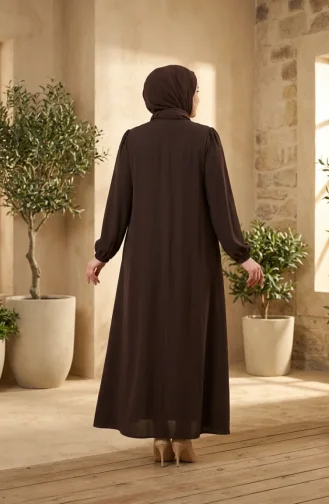 عباية بنية اللون بمقاسات كبيرة وتفاصيل مضلعة، رقم الموديل 6373-02 6373-02