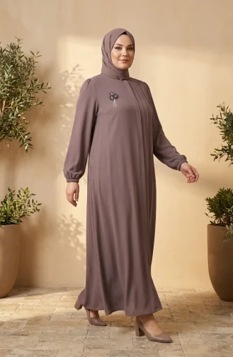 عباية بمقاسات كبيرة بتفاصيل مضلعة 6373-03 لون المنك 6373-03
