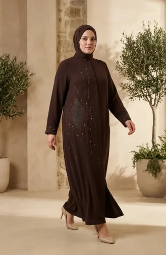 عباية مزينة بسحاب مخفي بمقاسات كبيرة، رقم الموديل 6388-03، لون بني 6388-03