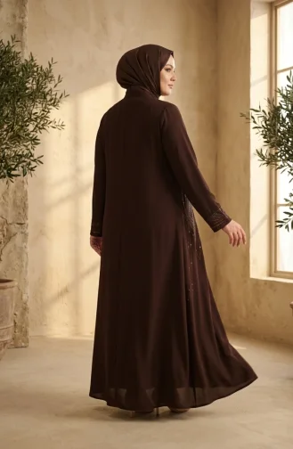 عباية مزينة بسحاب مخفي بمقاسات كبيرة، رقم الموديل 6388-03، لون بني 6388-03